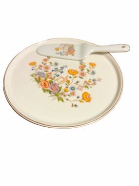 Vintage porcelain cake platter and server Robinson Design Group